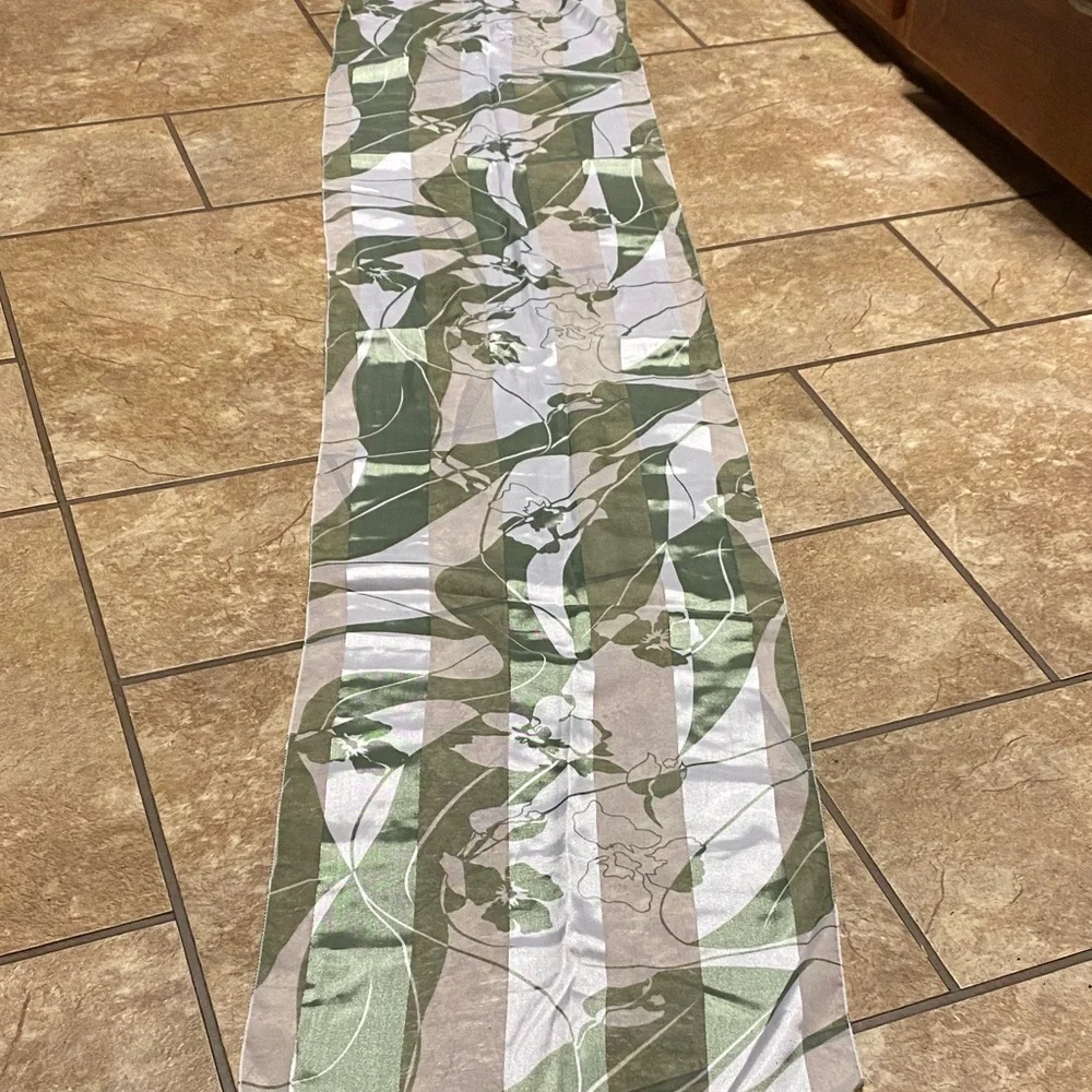 Chic Green and white Floral/Abstrat Patterned Scarf Layering Accessorize